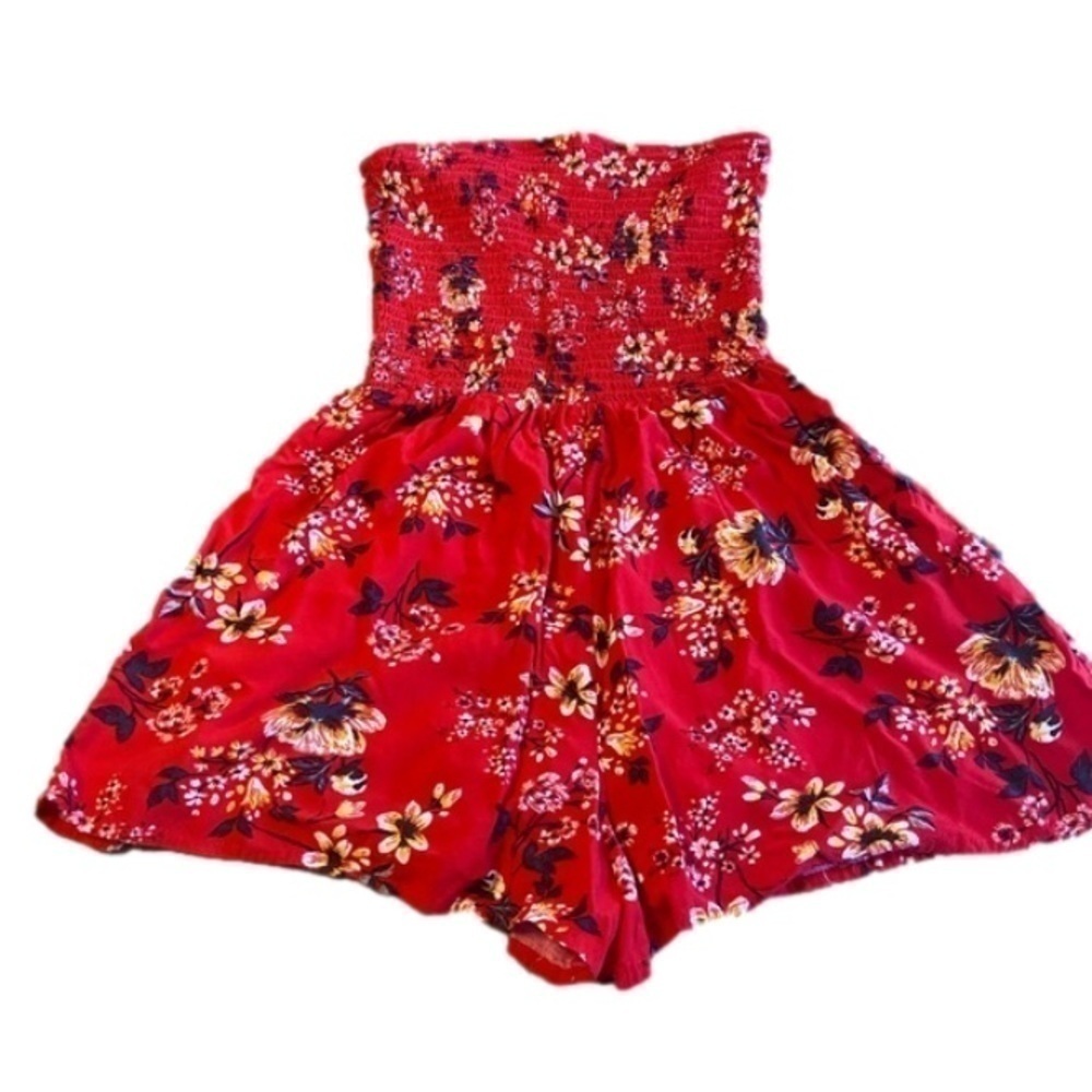 NWOT Garage Strapless Smocked Romper (Red)